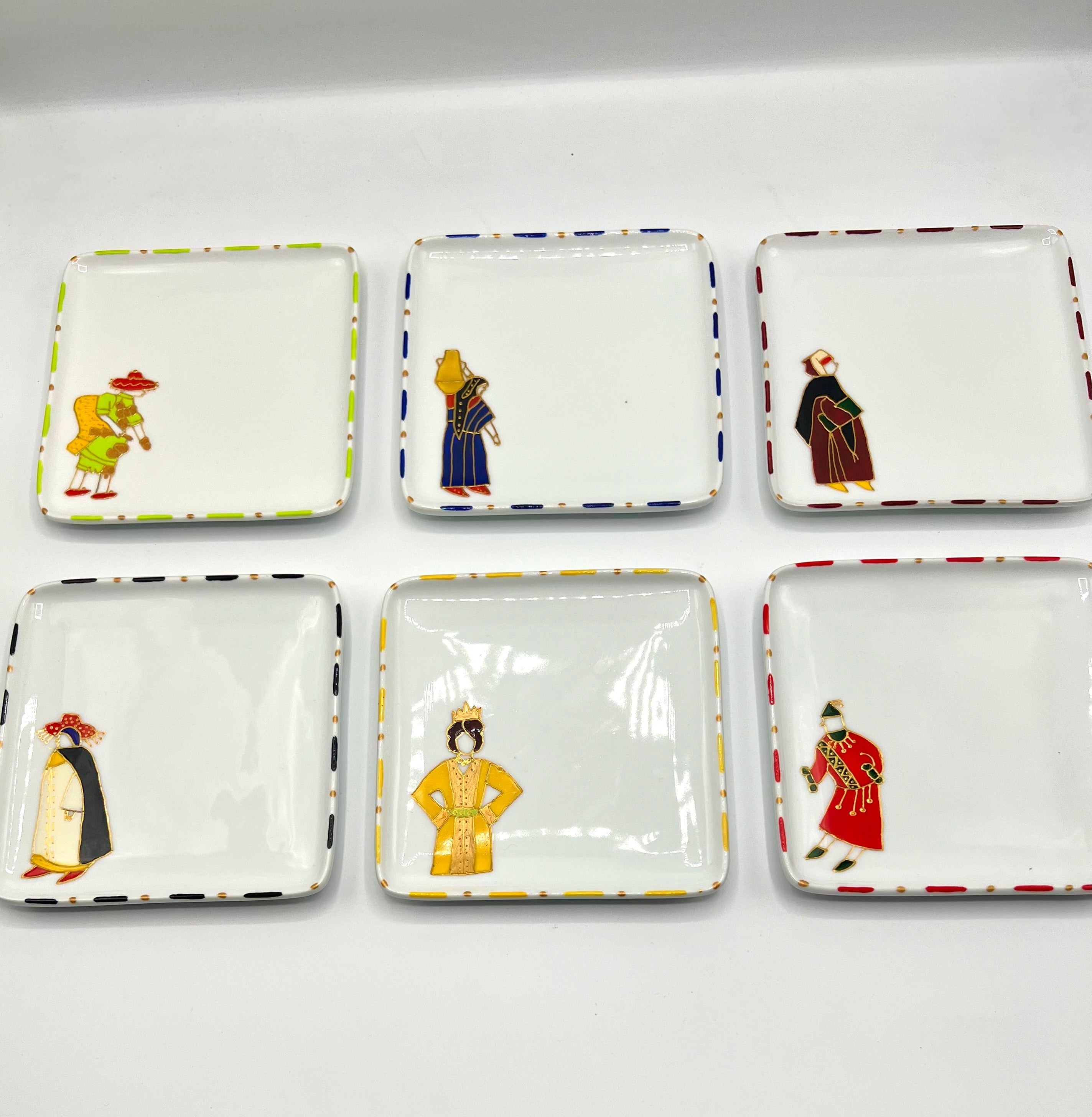 Lot de 6 assiettes en porcelaine