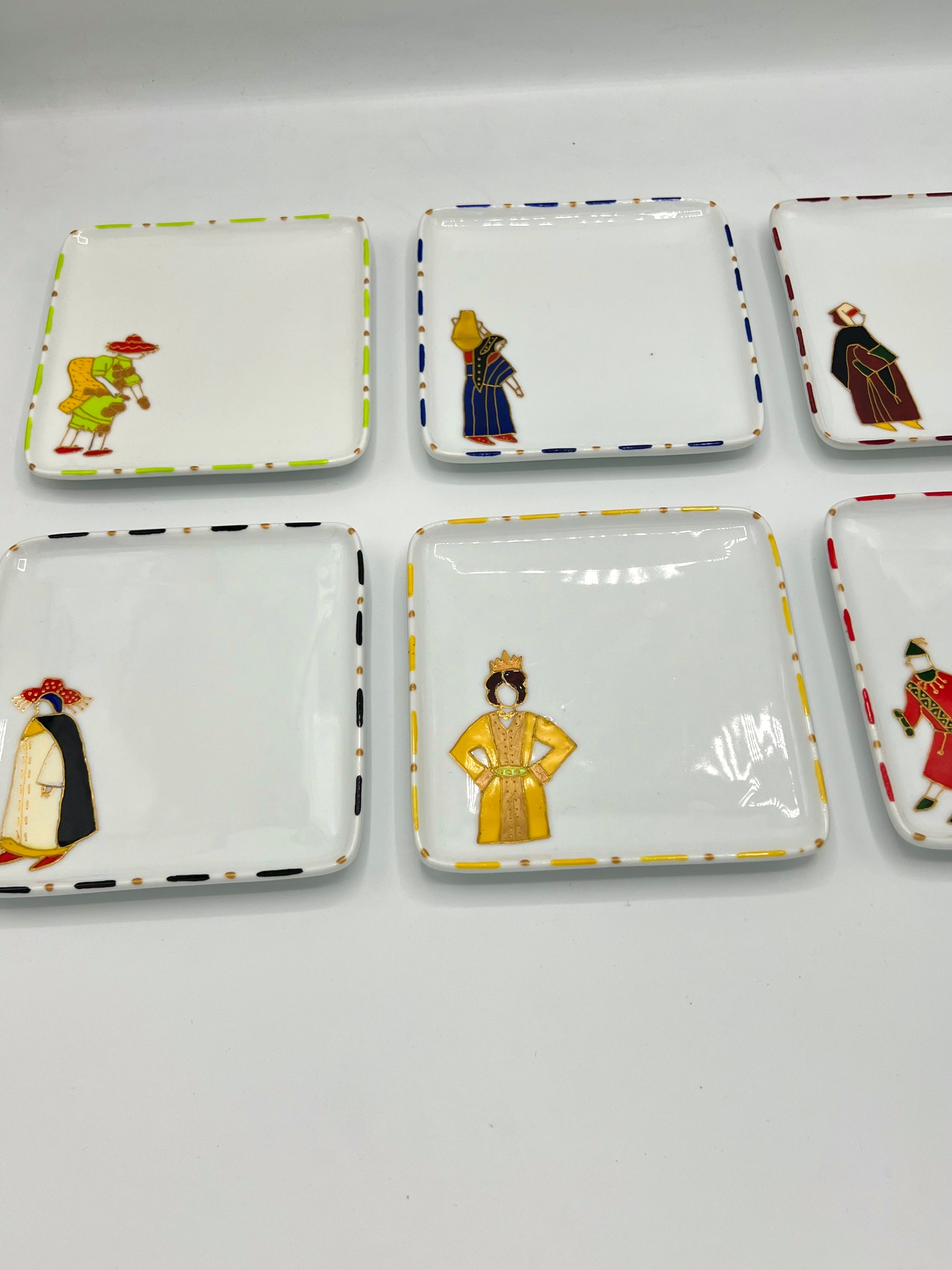 Lot de 6 assiettes en porcelaine